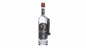 Rượu Vodka Beluga Gold Line Búa Đập 750ml Búa đập xi màng và chổi quét cổ chai Beluga Gold Line