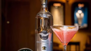 Rượu Vodka Beluga Bạc Noble 700ml Hộp quà tặng sang trọng rượu Vodka Beluga Noble 700ml kèm ly