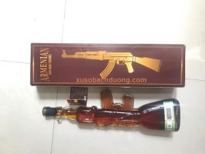 chai rượu hình khẩu súng của Nga