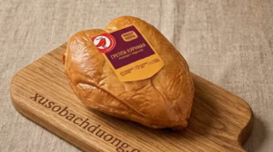 Lườn ngỗng hun khói Nga Auchan Đĩa salad lườn ngỗng hun khói sốt mè rang bổ dưỡng