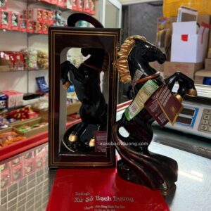 Коньяк Конь (Horse) КВ 7 лет 0,33л Крепость 40% в подарочной коробке