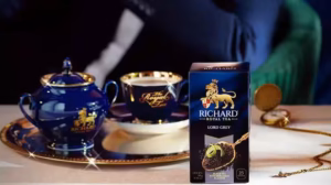 Trà Đen Bá Tước Richard Royal Tea Lord Grey (Hộp 25 Túi Lọc) Set trà chiều quý tộc gồm trà Richard Lord Grey và bánh kẹo socola Nga cao cấp
