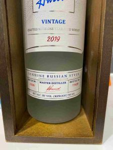 Vodka Kremlin Award Vintage hộp gỗ